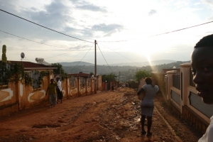 Nebenstraße in Kigali.JPG