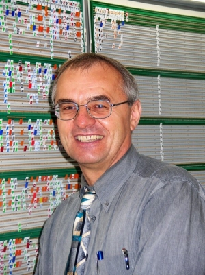 Sept. 2005 in seinem Büro.JPG